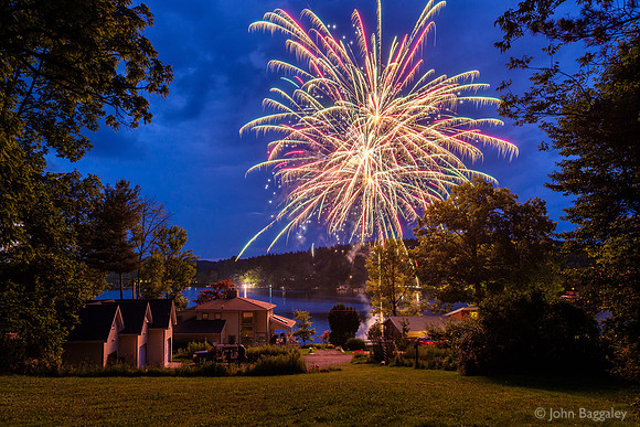 Fireworks explode over Lake Wesauking